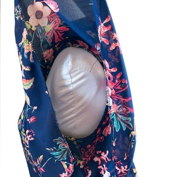 2 Medium Printed Blouses, Size M - Picture 3 of 14